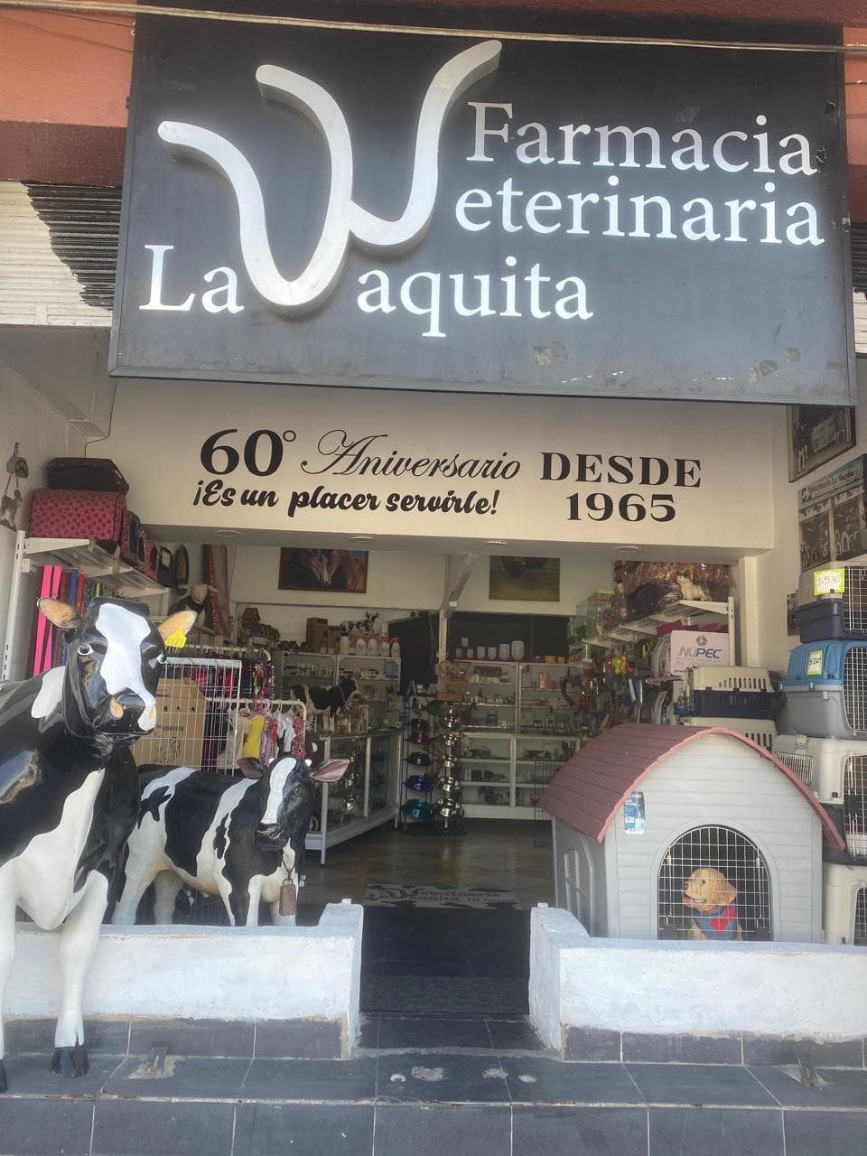Fachada de Farmacia Veterinaria La Vaquita